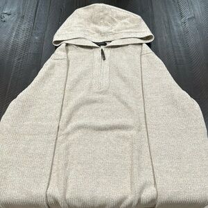Men’s Banana Republic 1/4 zip hooded sweater. Size Large. Unworn.